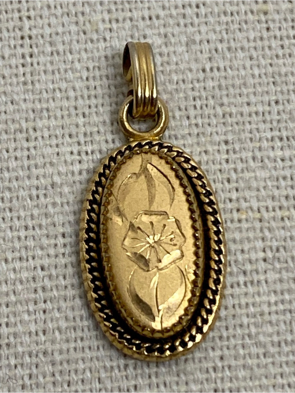 Vintage Floral Engraved Oval Pendant 12K Gold Filled Charm Rope Style Border